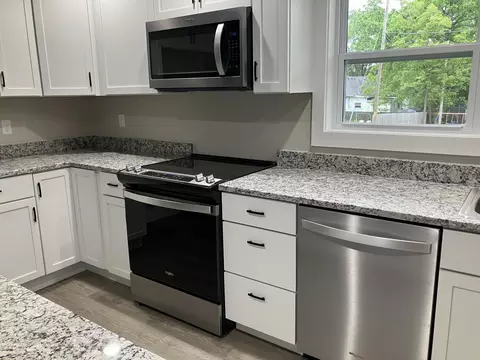 Kitchen - 509 E Freeman St, Bolivar, MO 65613 photo 3 of 8