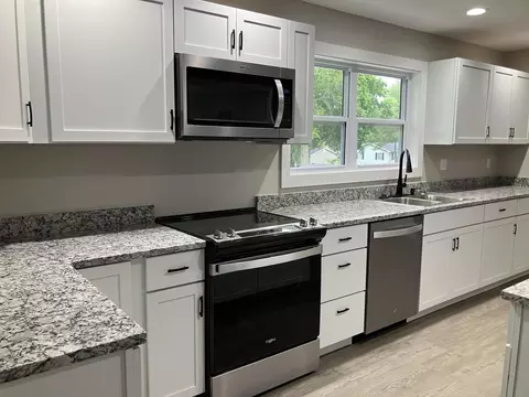 Kitchen - 509 E Freeman St, Bolivar, MO 65613 photo 2 of 8
