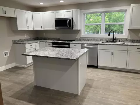 Kitchen - 509 E Freeman St, Bolivar, MO 65613 photo 4 of 8