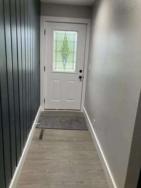 Entry Way - 509 E Freeman St, Bolivar, MO 65613 photo 1 of 3