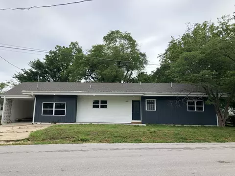 509 E Freeman St, Bolivar, MO 65613