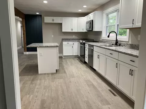 Kitchen - 509 E Freeman St, Bolivar, MO 65613 photo 6 of 8