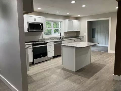 Kitchen - 509 E Freeman St, Bolivar, MO 65613 photo 1 of 8