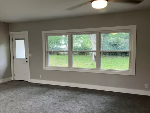 Living - 509 E Freeman St, Bolivar, MO 65613 photo 3 of 7
