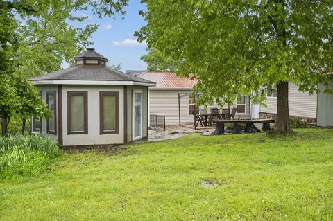 Exterior - 622 Lake Shore Dr, Branson, MO 65616 photo 9 of 11