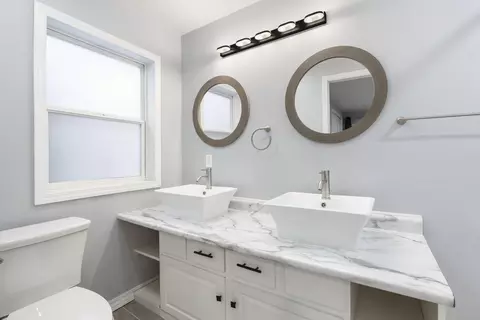 Bath - 622 Lake Shore Dr, Branson, MO 65616 photo 4 of 8