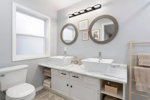 Bath - 622 Lake Shore Dr, Branson, MO 65616 photo 3 of 8