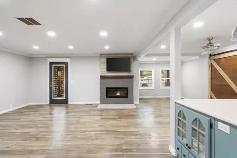 Living - 622 Lake Shore Dr, Branson, MO 65616 photo 7 of 13