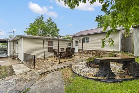 Exterior - 622 Lake Shore Dr, Branson, MO 65616 photo 8 of 11