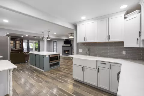 Kitchen - 622 Lake Shore Dr, Branson, MO 65616 photo 5 of 7