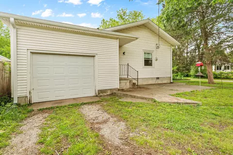 Exterior - 939 S Missouri Ave, Springfield, MO 65806 photo 2 of 11