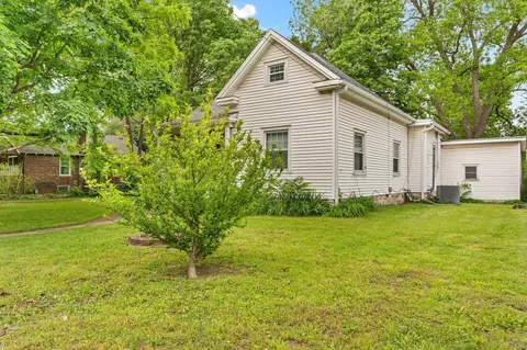 Exterior - 939 S Missouri Ave, Springfield, MO 65806 photo 1 of 11