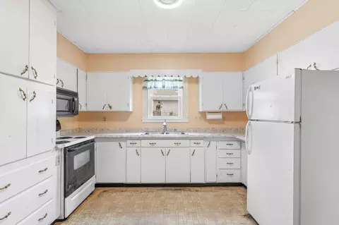 Kitchen - 939 S Missouri Ave, Springfield, MO 65806 photo 1 of 1