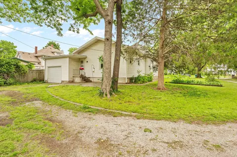 Exterior - 939 S Missouri Ave, Springfield, MO 65806 photo 5 of 11