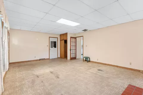 Living - 939 S Missouri Ave, Springfield, MO 65806 photo 4 of 4
