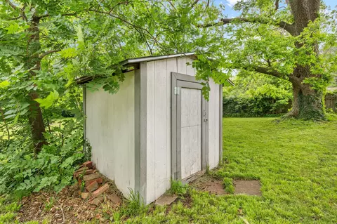 Exterior - 939 S Missouri Ave, Springfield, MO 65806 photo 6 of 11