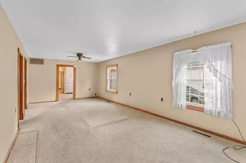 Living - 939 S Missouri Ave, Springfield, MO 65806 photo 2 of 4