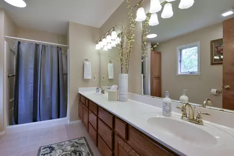 Bath - 432 South Frk, Branson, MO 65616 photo 3 of 6