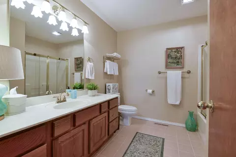 Bath - 432 South Frk, Branson, MO 65616 photo 1 of 6