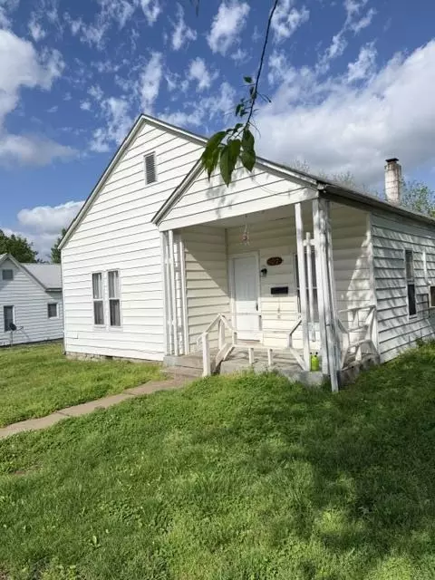 907 Young St, Neosho, MO 64850