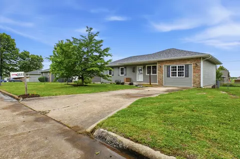 2511 S Orchard Ave, Bolivar, MO 65613