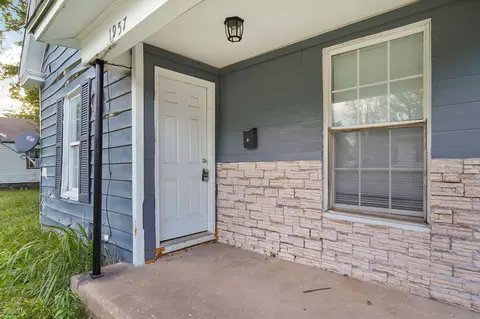 Exterior - 1957 W High St, Springfield, MO 65803 photo 3 of 7
