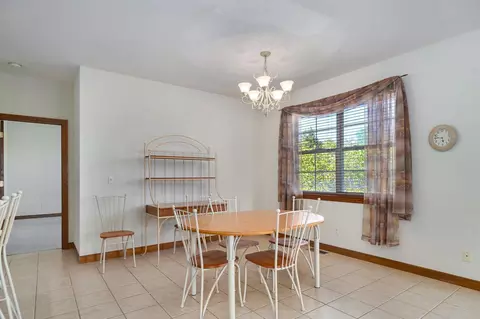 Dining - 6162 S Hunters Trl, Springfield, MO 65810 photo 2 of 3