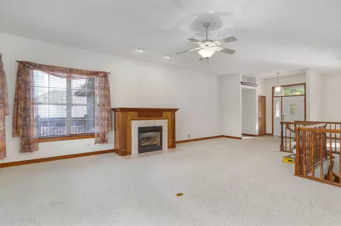 Living - 6162 S Hunters Trl, Springfield, MO 65810 photo 2 of 3
