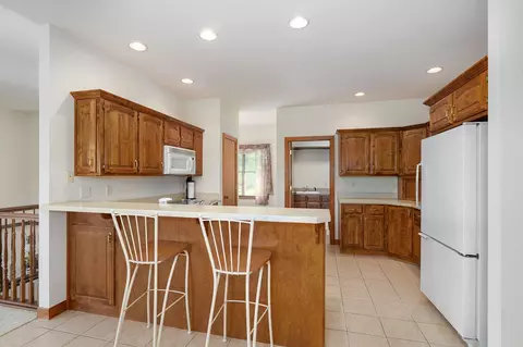 Kitchen - 6162 S Hunters Trl, Springfield, MO 65810 photo 2 of 4