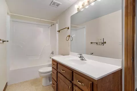 Bath - 6162 S Hunters Trl, Springfield, MO 65810 photo 5 of 5