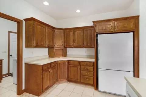 Kitchen - 6162 S Hunters Trl, Springfield, MO 65810 photo 3 of 4