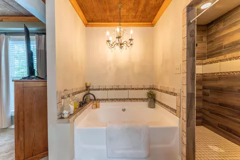 Bath - 620 N 9th St, Thayer, MO 65791 photo 9 of 14