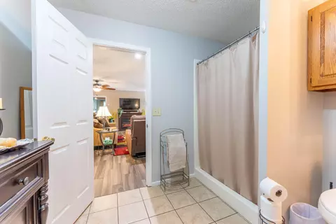 Bath - 620 N 9th St, Thayer, MO 65791 photo 4 of 14