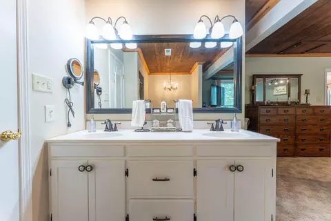 Bath - 620 N 9th St, Thayer, MO 65791 photo 13 of 14