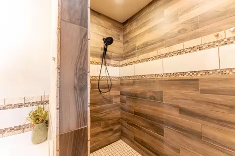 Bath - 620 N 9th St, Thayer, MO 65791 photo 8 of 14