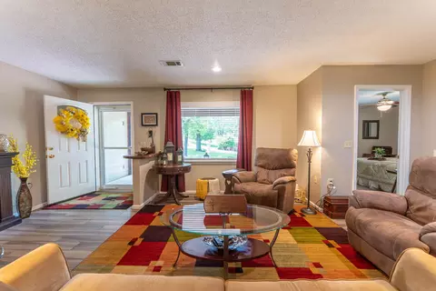 Entry Way - 620 N 9th St, Thayer, MO 65791 photo 1 of 3