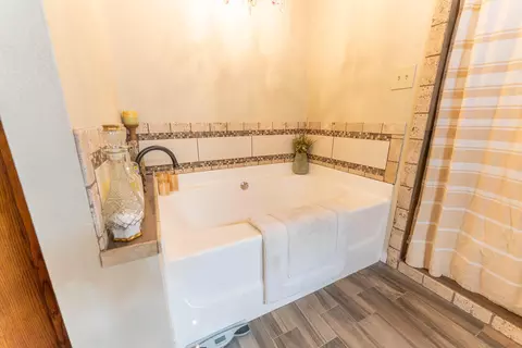 Bath - 620 N 9th St, Thayer, MO 65791 photo 7 of 14