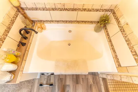 Bath - 620 N 9th St, Thayer, MO 65791 photo 12 of 14