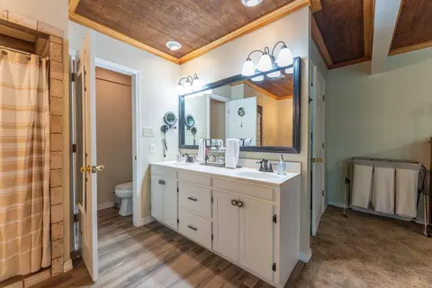 Bath - 620 N 9th St, Thayer, MO 65791 photo 6 of 14