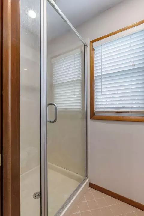 Bath - 3723 E Sugar Hill St, Springfield, MO 65809 photo 4 of 4