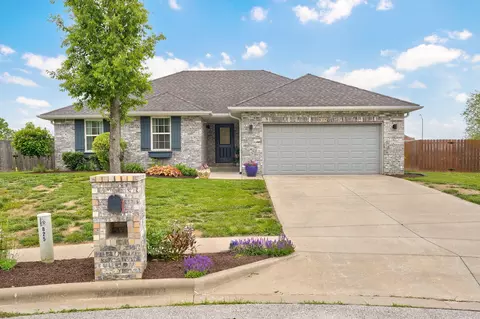 825 S Trail Point Ct, Nixa, MO 65714