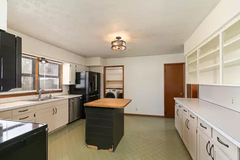 Kitchen - 8249 W Spruce Ln, Springfield, MO 65802 photo 2 of 4