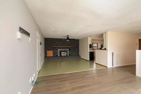Living - 8249 W Spruce Ln, Springfield, MO 65802 photo 3 of 5