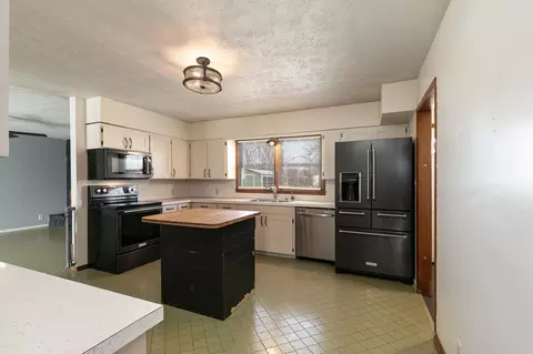 Kitchen - 8249 W Spruce Ln, Springfield, MO 65802 photo 1 of 4