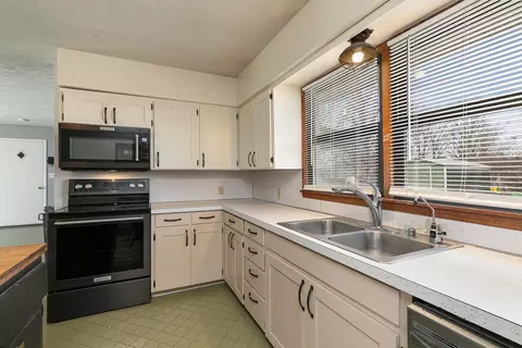 Kitchen - 8249 W Spruce Ln, Springfield, MO 65802 photo 3 of 4