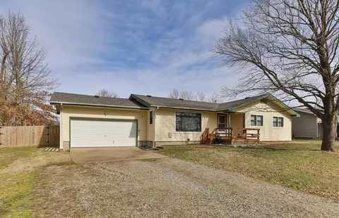 Exterior - 8249 W Spruce Ln, Springfield, MO 65802 photo 2 of 7