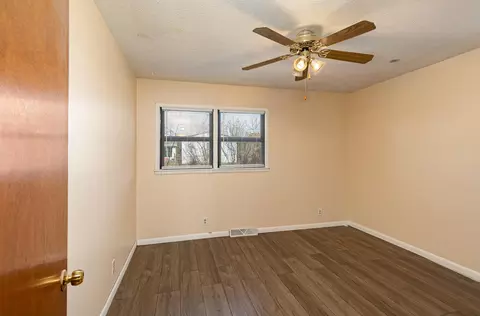 Bedroom - 8249 W Spruce Ln, Springfield, MO 65802 photo 4 of 5