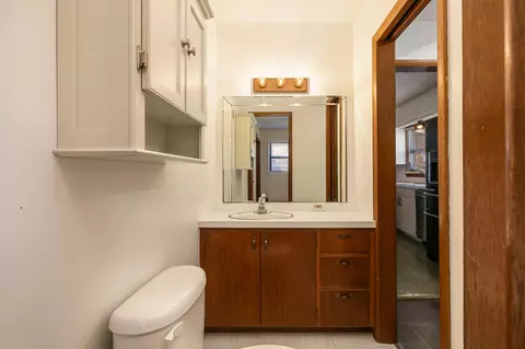Bath - 8249 W Spruce Ln, Springfield, MO 65802 photo 2 of 2