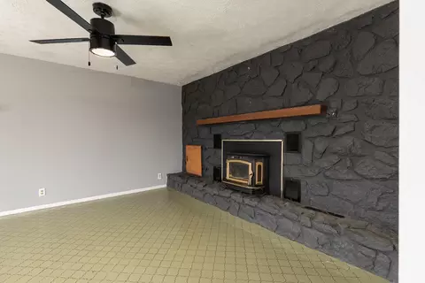 Living - 8249 W Spruce Ln, Springfield, MO 65802 photo 5 of 5