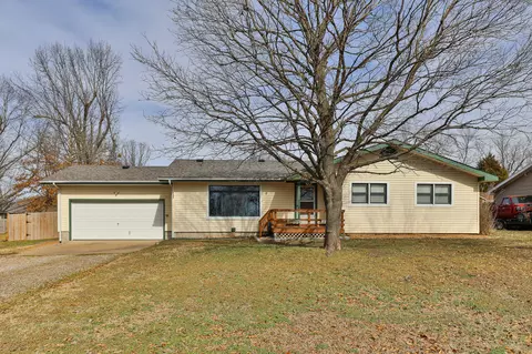 8249 W Spruce Ln, Springfield, MO 65802